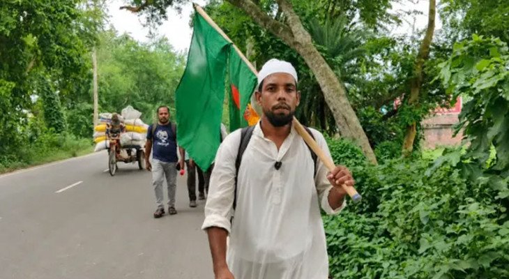 পায়ে হেঁটে হজের উদ্দেশ্যে মক্কার পথে ৪৫ বছরের দুলাল